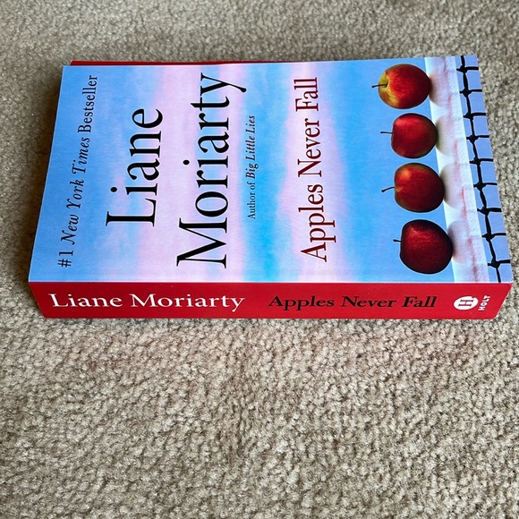Book: Apples Never Fall by Liane Moriarty - Picture 3 of 4